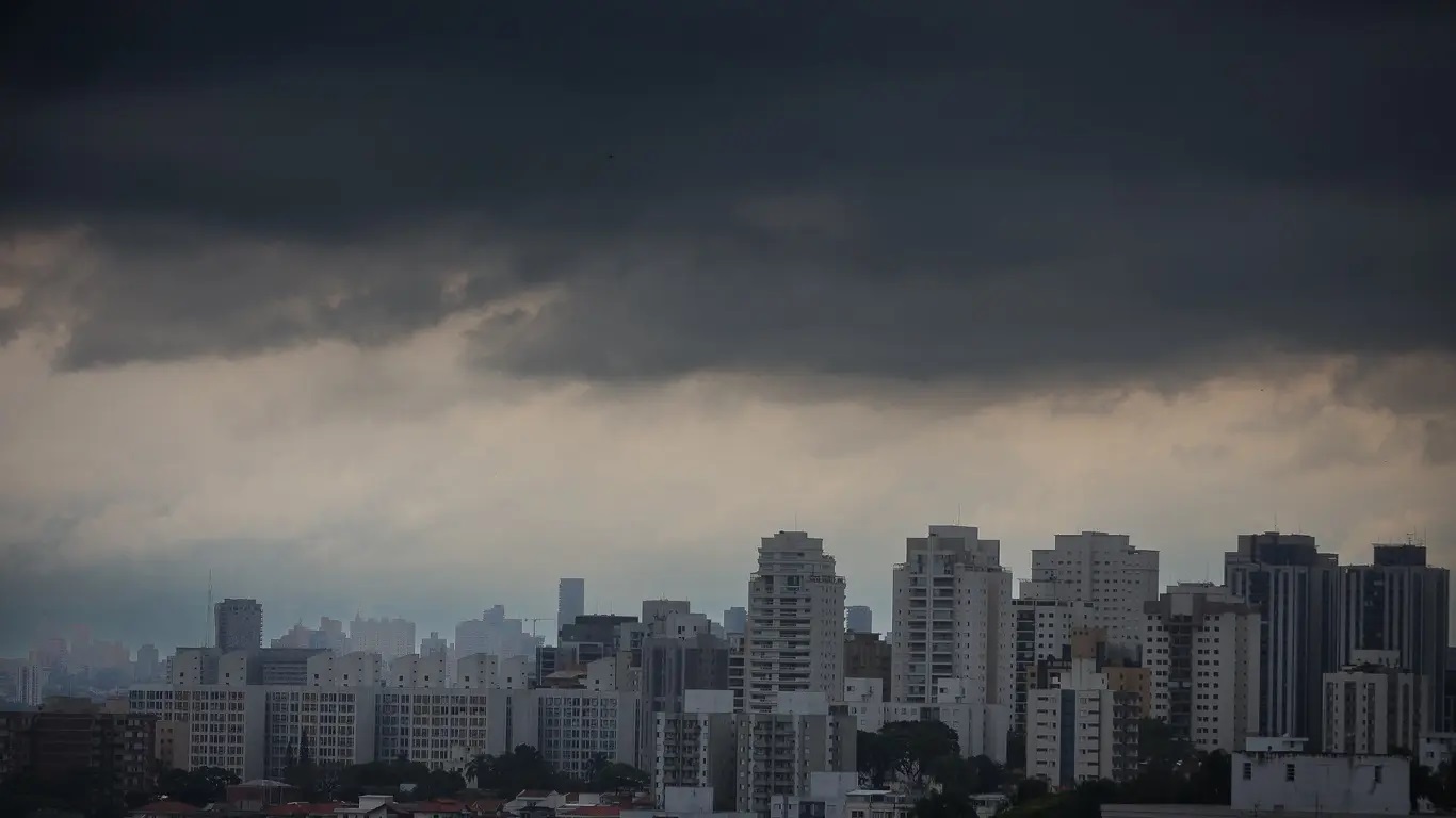 Frente fria muda tempo no fim do outono no Sul, Centro-Oeste e Sudeste