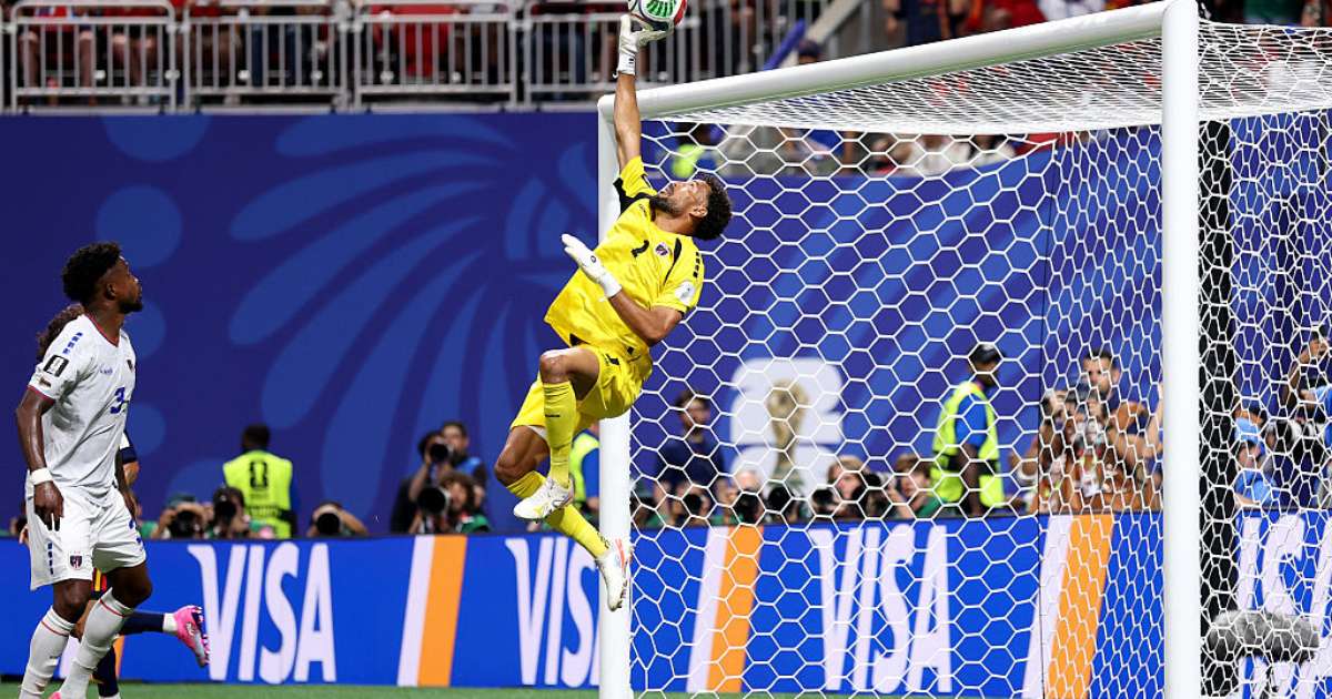 Vozinha fecha o gol, para a Espanha e vira símbolo de Cabo Verde
