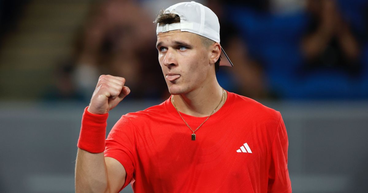 Jakub Mensik vence Rublev e chega às quartas de Roland Garros 2026