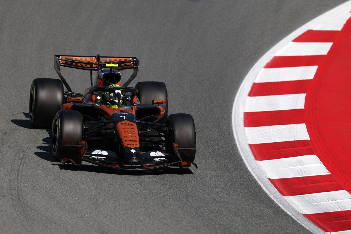 Norris lidera TL2 em Barcelona por 0s009 e acirra duelo com Mercedes