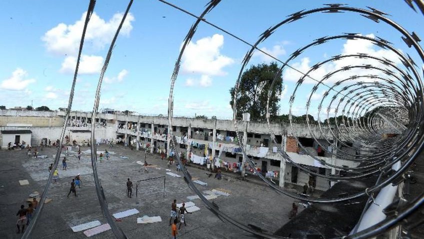 Câmara aprova PEC que reduz maioridade penal de 18 para 16 anos
