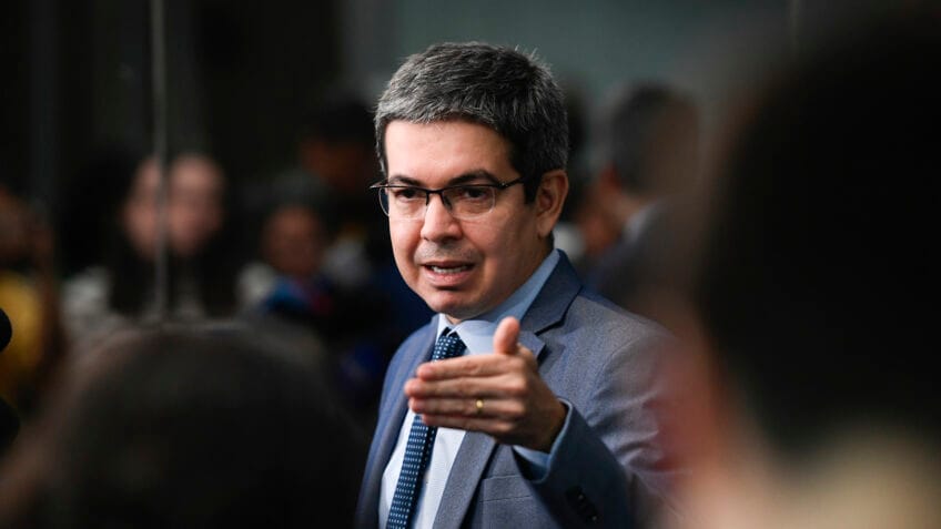 PEC do fim da jornada 6×1 avança e vai só à CCJ no Senado