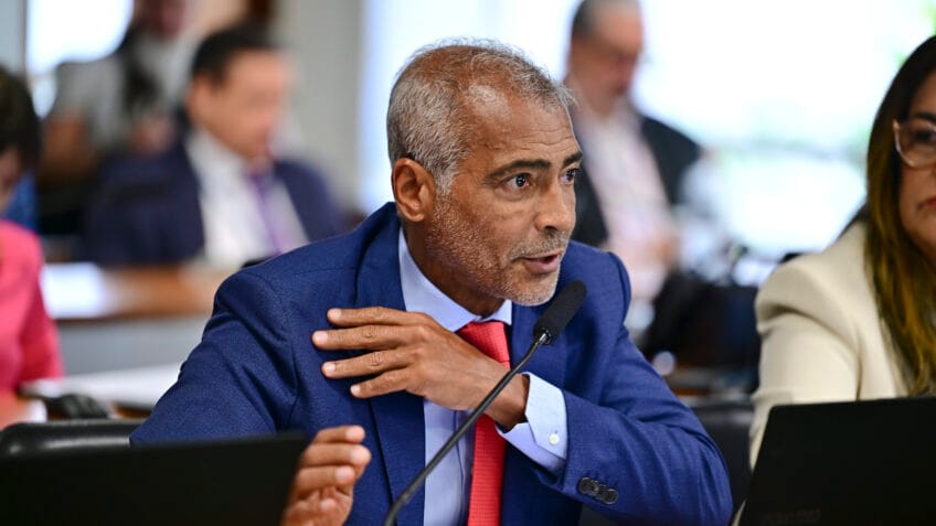 Romário desafia PL e anuncia voto a favor da PEC da escala 6×1