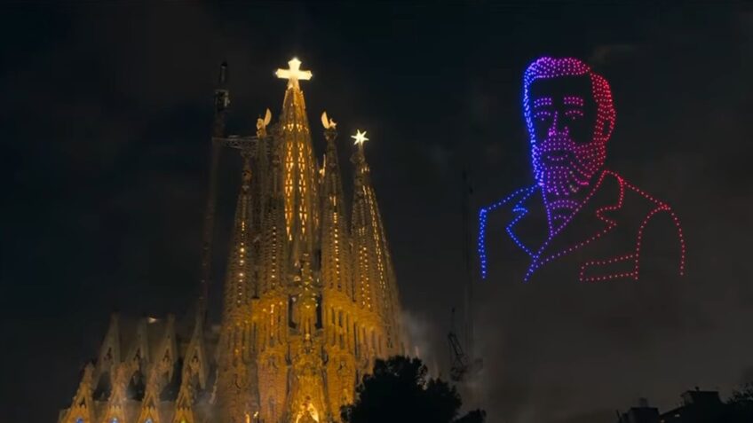 Sagrada Família inaugura torre e se torna a basílica mais alta do mundo