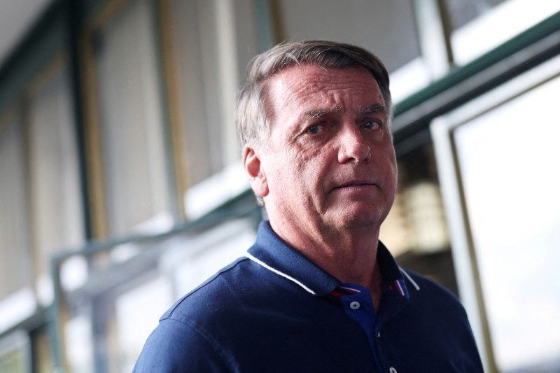 PM apreende pistola registrada em nome de Bolsonaro em blitz em Brasília