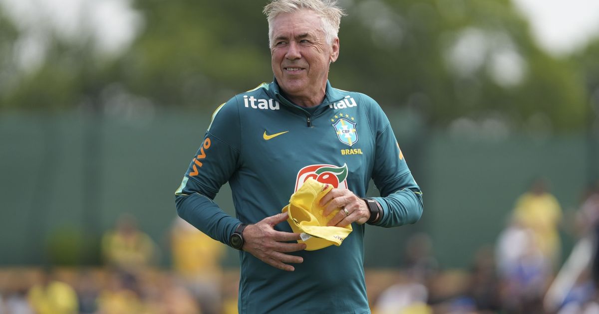 Ancelotti define trio do Flamengo como base da estreia do Brasil
