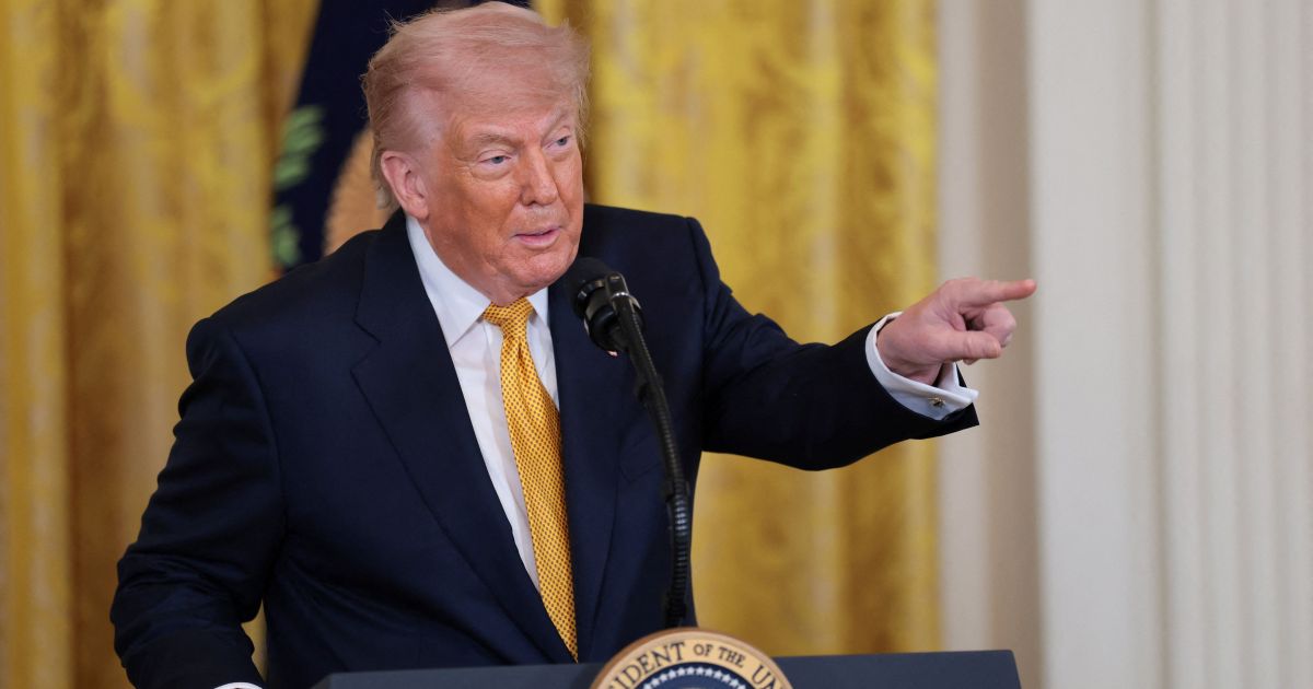 Irã abate helicóptero Apache dos EUA em Ormuz; Trump promete reação