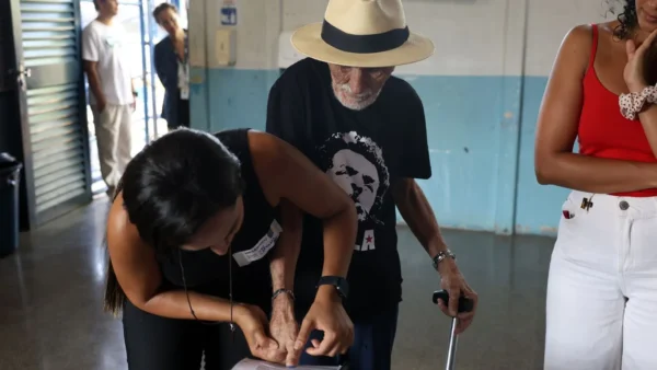 Brasil tem 158 mi de eleitores e 300 mil centenários