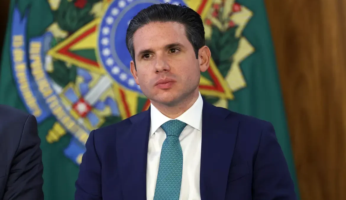 Hugo Motta articula mudança no sistema eleitoral e quer novas regras para campanhas nas redes