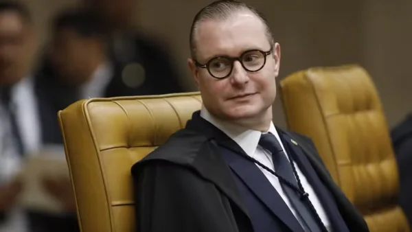 Zanin esclarece que votação até as 19h vale apenas para urnas ainda abertas