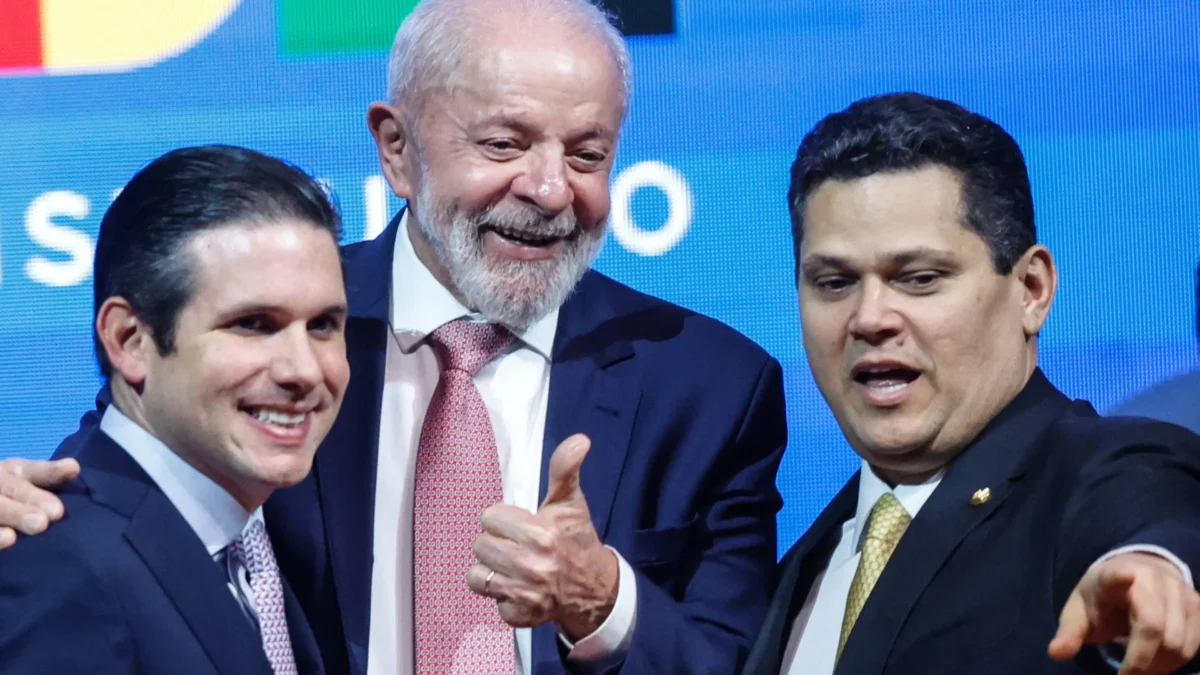Lula abre diálogo com partidos que apoiaram Flávio Bolsonaro para garantir governabilidade