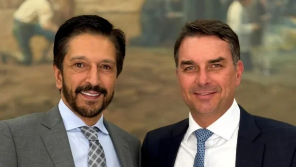 Ricardo Nunes contraria Flávio Bolsonaro e diz que presidente é o eleito pelo TSE