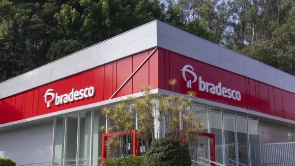 Ações de grandes bancos desabam na B3 após vitória de Lula; BTG cai 37%