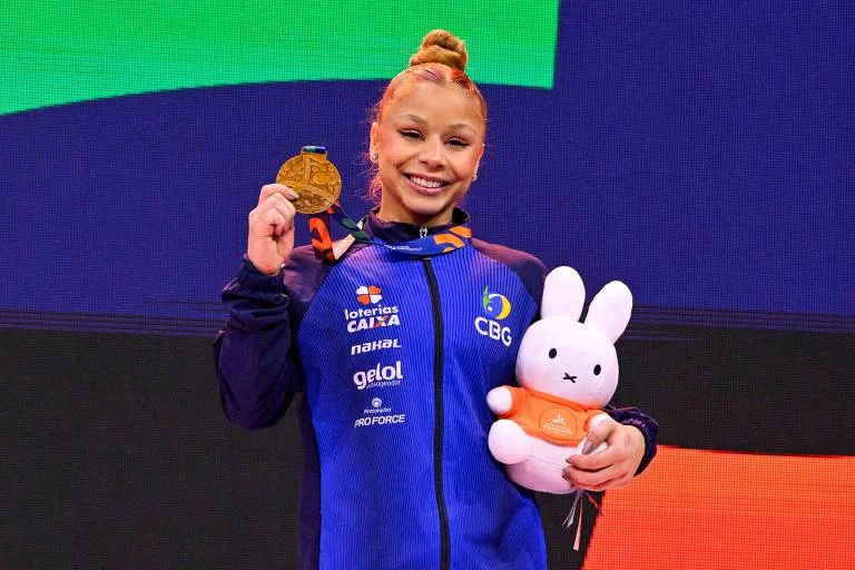 Flavinha conquista bronze na trave e entra para a história da ginástica brasileira