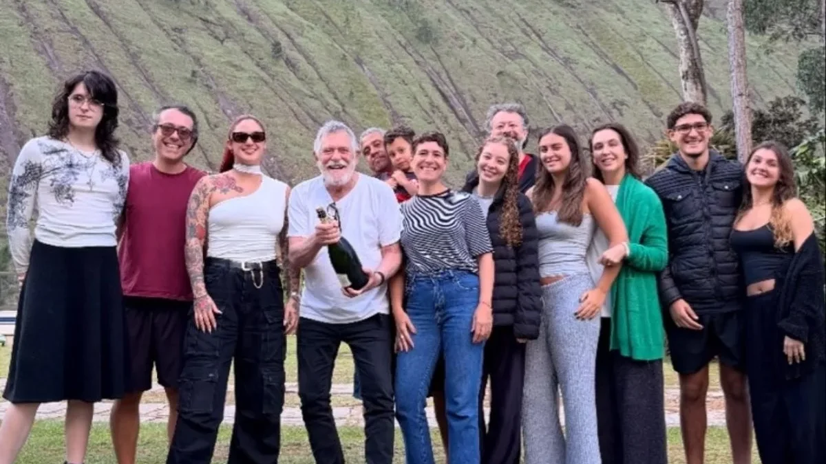 José de Abreu reúne esposa, filhos e netos em almoço raro no Rio