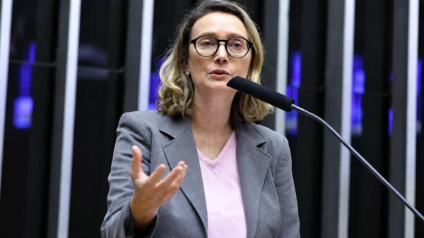 Maria do Rosário propõe prisão para patrão que exigir acesso às redes de funcionários