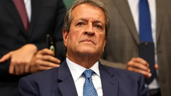 Moraes autoriza Valdemar a visitar Bolsonaro após derrota de Flávio