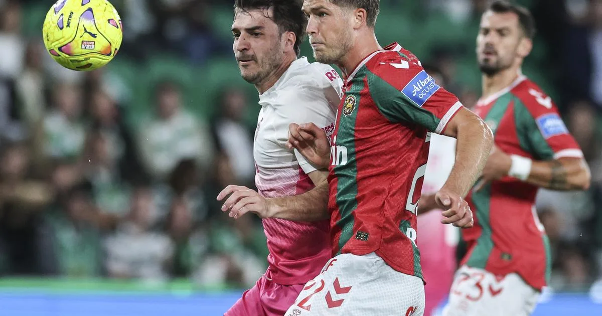 Sporting vence Marítimo e conquista Taça da Liga em clima tenso