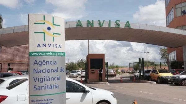 Anvisa proíbe venda e uso de produtos de limpeza de duas marcas; veja quais são