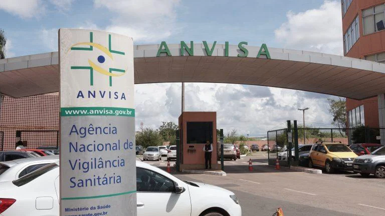 Anvisa proíbe venda e uso de produtos de limpeza de duas marcas; veja quais são