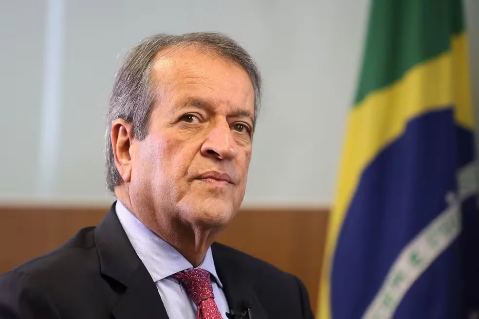 Bolsonaro não sabia do plano de Flávio de fugir do Brasil, diz Valdemar