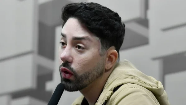 Rico Melquiades vira alvo de piadas após vitória de Lula e aparece fazendo malas