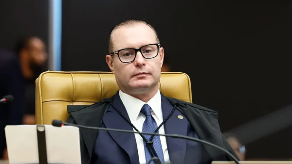 Zanin autoriza votação até as 19h em todo o Brasil após pedido da campanha de Lula