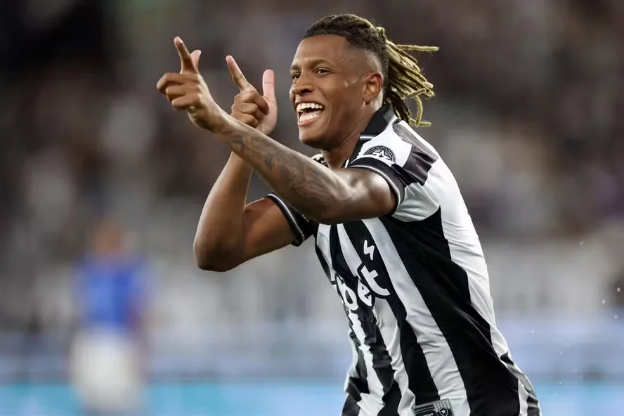 Danilo, do Botafogo, é convocado por Ancelotti e será único atleta de clube carioca na Seleção