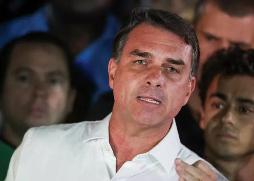Flávio Bolsonaro chegou aos EUA em segurança, afirma aliado de Donald Trump