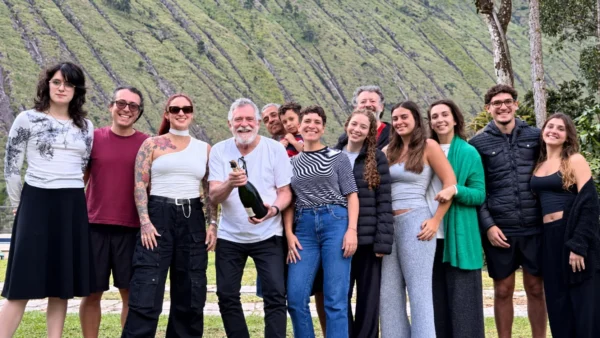José de Abreu reúne esposa, filhos e netos em foto rara de família