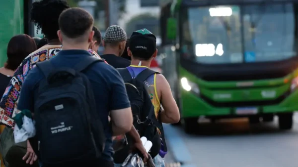 TRE-BA manda prender secretário por bloquear ônibus no 2º turno