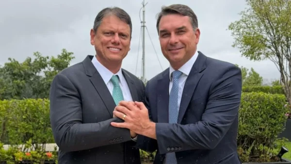 Flávio troca confronto por estratégia e aposta em Tarcísio para debate decisivo