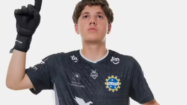 Goleiro de 14 anos é enterrado sob chuva após acidente; órgãos podem salvar seis vidas