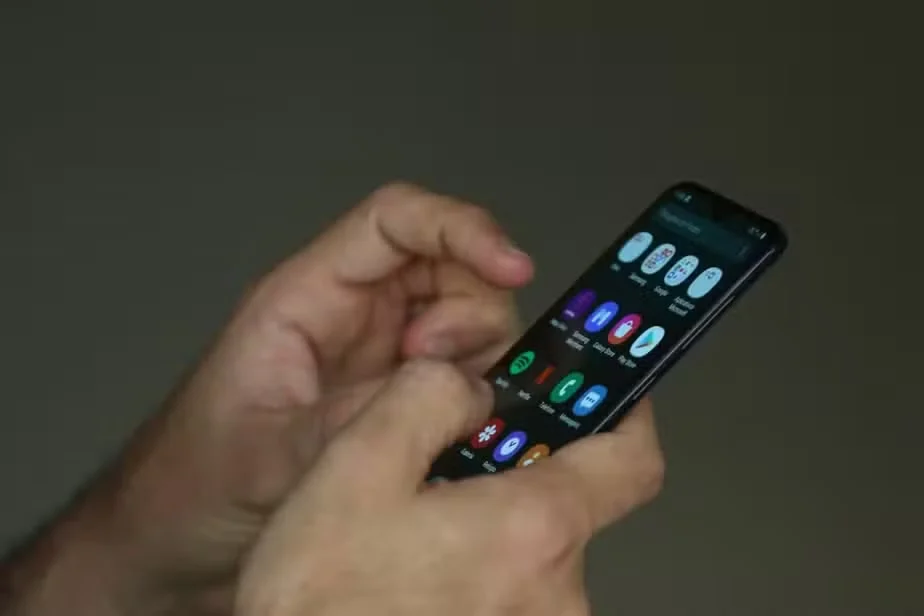 Anatel vai exigir biometria facial para manter celular ativo; veja os prazos