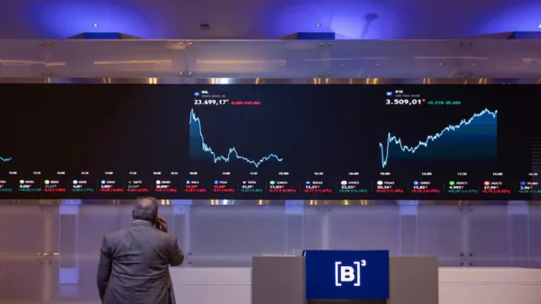 Dólar cai para R$ 5,35 após disparada, mas Bolsa brasileira fecha novamente no vermelho