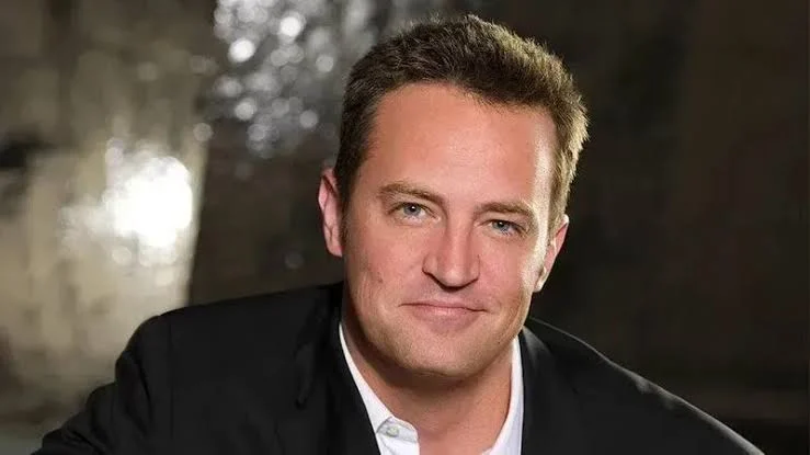 Irmã de Matthew Perry relata encontro paranormal com ator durante funeral em 2023