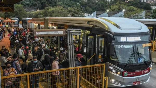 PF abre inquérito para investigar falta de ônibus no segundo turno das eleições