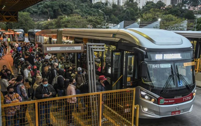 PF abre inquérito para investigar falta de ônibus no segundo turno das eleições