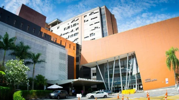 Albert Einstein repudia médico após declaração contra pacientes petistas