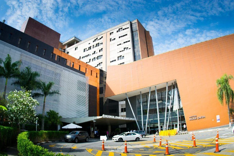 Albert Einstein repudia médico após declaração contra pacientes petistas
