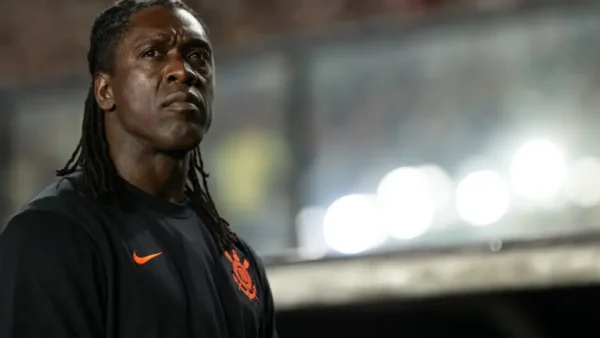 Seedorf rebate pressão no Corinthians e descarta pensar em rebaixamento: “Cabeça em vencer”