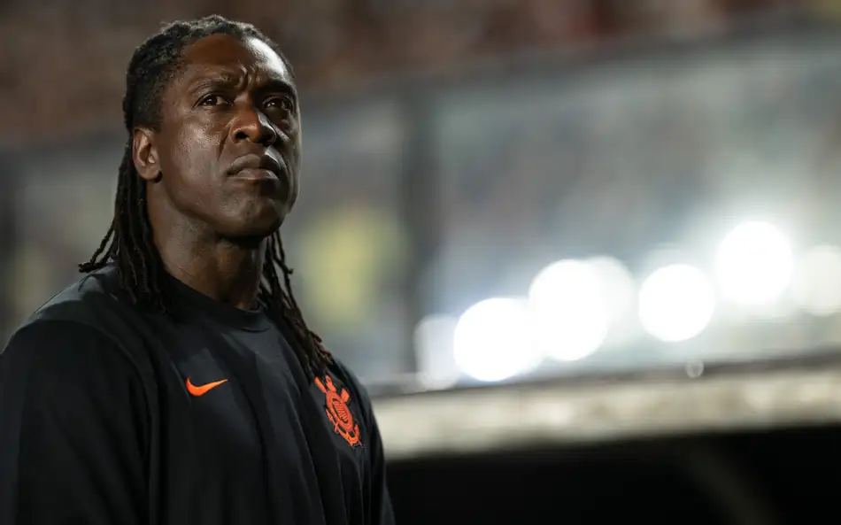 Seedorf rebate pressão no Corinthians e descarta pensar em rebaixamento: “Cabeça em vencer”