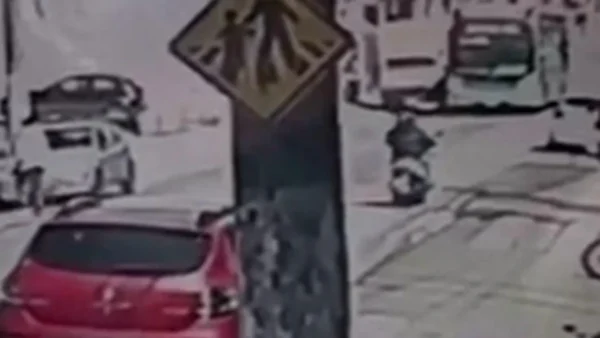 Adolescente de 17 anos morre atropelado por ônibus em faixa de pedestres em SP