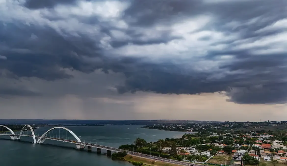 Eleições no DF: domingo terá calor de até 31°C e previsão de chuva à tarde