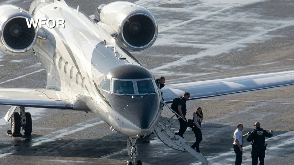 Quem pagou a fuga de Flávio Bolsonaro? Dono do avião revela valor e fala em intermediário nos EUA