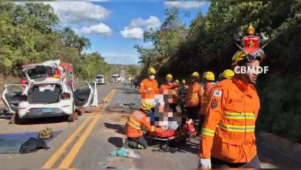 Colisão frontal na BR-251 deixa mulher morta e duas pessoas feridas no DF