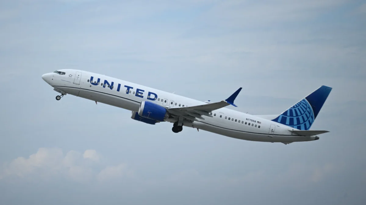 Passageiro ameaça sequestrar voo da United e faz retorno a Vegas