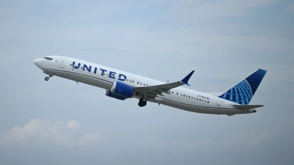 Passageiro ameaça sequestrar voo da United e faz retorno a Vegas