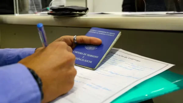 Rede de supermercados abre 130 vagas de emprego em João Pessoa; veja como participar