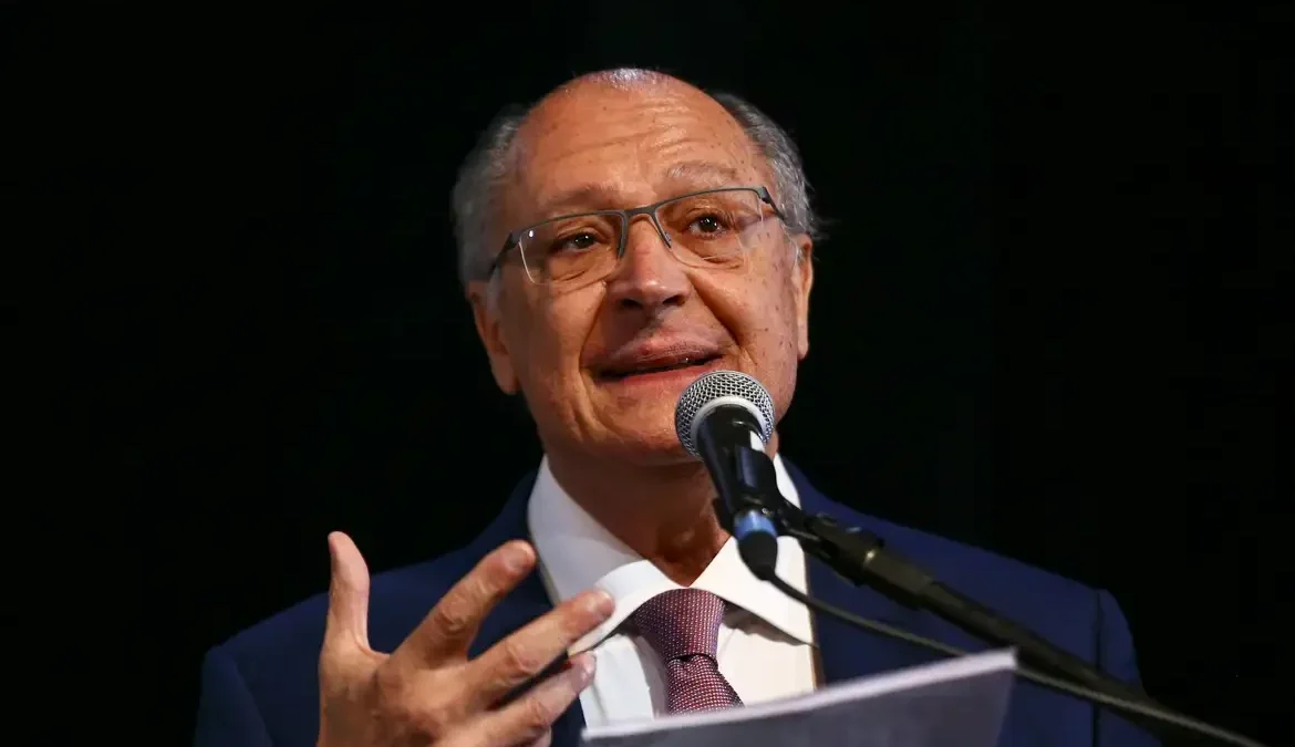 Alckmin é reeleito vice-presidente após atuar como ponte entre Lula, empresários e EUA